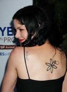 Pauley perrette's ncis character abby sciuto's tattoos were mostly real, but the tattoo on her back mysteriously vanished before perrette's exit from the show. Pauley Perrette | Celebrity tattoos, Tattoos, Stick figure ...