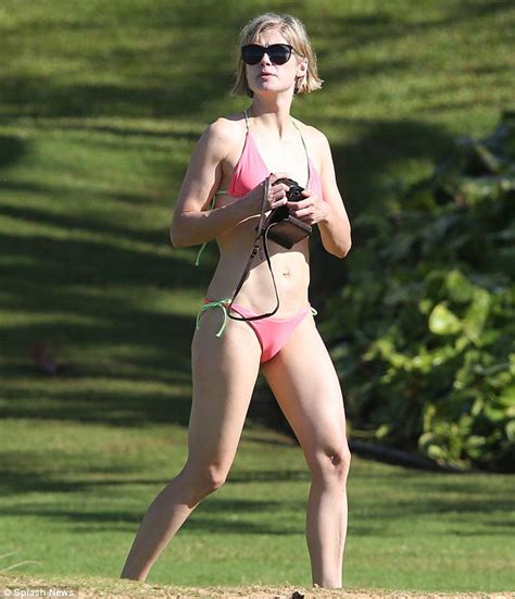 Pink camel is the greatest database of camel fans worldwide. Rosamund Pike Nude Pics & Videos That You Must See in 2017