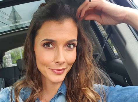 Discover claudia borges net worth, biography, age, height, dating, wiki. Cláudia Borges na cama com o marido e os filhos