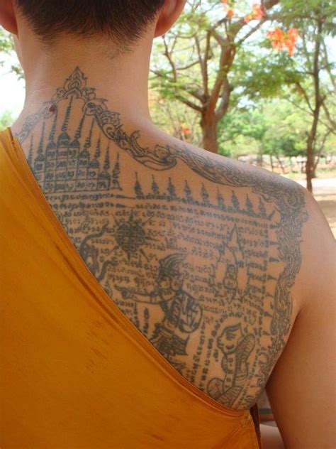 Sak yan) is a form of tattooing using indian yantra designs. Traditional Thai tattoo Designs (28) | Thai tattoo, Sak ...