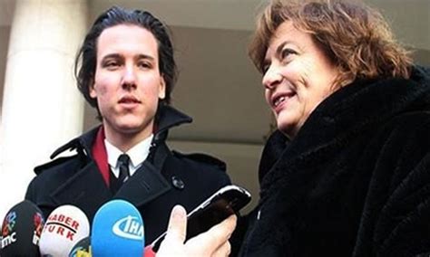 Can dündar'ın, türkiye'de hakkında vatana ihanet suçundan yakalama kararı var. "Çok Cesur Bir Baban Var" - Gazeteport