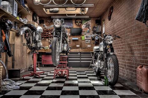 Motorcycle innovations is a family owned, small independent motorcycle repair shop. Sh*t Getting Done | Atelier moto, Idée déco garage ...