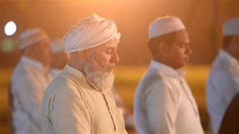 Pada penghujung bulan suci ini setiap muslim dianjurkan untuk meningkatkan ibadah sebagaimana yang dicontohkan rasulullah saw. 10 Amalan Bulan Ramadhan yang Dapat Dilakukan Selain Puasa ...