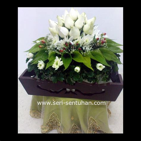 Di pernikahan adat jawa calon mempelai harus mempersiapkan seserahan untuk lamaran dan seserahan untuk pernikahan. PAKEJ PELAMIN, MINI PELAMIN, BUAIAN BERENDOI, GUBAHAN HANTARAN: SS Gubahan Sireh Junjung Putih ...