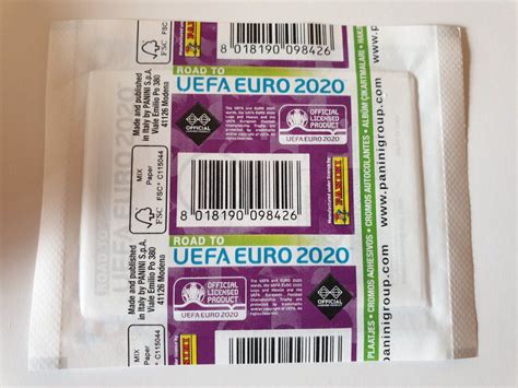 Hard cover album and 100 packets (each packet contains 5 stickers). Panini pochettes Road to Euro 2020 par pochettes stickercollection.club