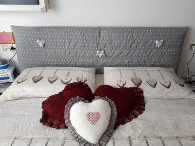 Oltre a svolgere la sua naturale funzione di sostegno del busto copri testiera letto stile shabby/moderno fantasia ...