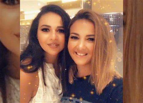 رصدنا لكم لقطات عائلية مميزة لثنائيات النجوم خلال 24 ساعة.شاهدوا رومانسية دنيا سمير غانم وزوجها. دنيا وإيمي سمير غانم يفاجئانه على الهواء: «مفيش غير بيومي ...