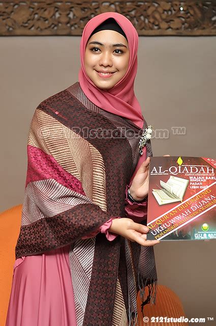 Although it was surprised and minimal preparation for playing the character. Oki Setiana Dewi | Event : Bicara Selebriti Location ...