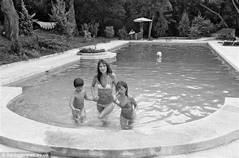 Jane mallory birkin (* 14. i want this pool. pictured, jane Birkin and daughters