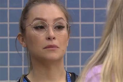 A atriz teria sido vista várias vezes entrando e saindo da vila do pan — conjunto de prédios feitos na época dos jogos panamericanos. Carla sobre ver Arthur pelado no BBB21: "Aguardando esse ...