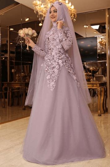 Check spelling or type a new query. Gaun Pengantin Warna Hijau Botol - CantikNesia