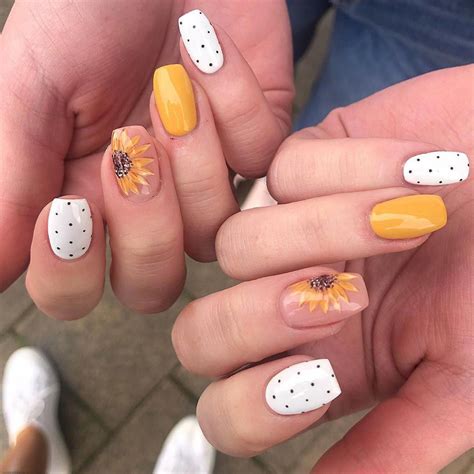 See more of uñas semipermanentes on facebook. 50 Amazing Sunflower Nail Designs For Summer sunflowernails en 2020 | Manicura de uñas, Uñas ...