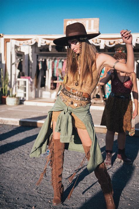 Byron bay was vroeger een hippie dorp en die invloed voel je nog altijd in het levendige centrum. Pin en Boho inspiration