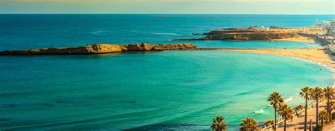 In'n norden un osten grenzt dat an de middellannsche see, in'n westen an algerien un in'n süüdosten an libyen. Tunesien Hotels - Top Hotels in Tunesien