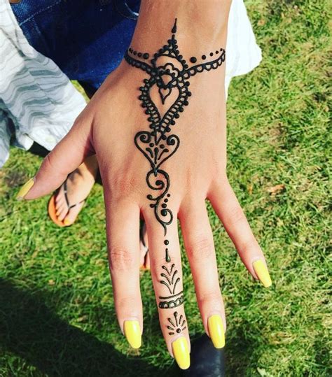 In the modern era, henna tattoos are a perfect option. Pretty Henna Art @ Renaissance Festival | Henna, Mehndi ...