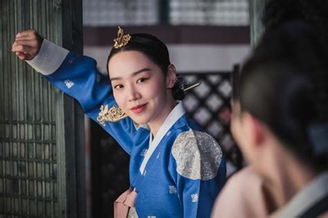 #철인왕후 #mrqueen #신혜선 #shinhaesun #shinhyesun #shinhaesuninternational #신혜선international #internationalfansofshinhaesun #申惠善 #koreandrama. 비녀 꼽고 트월킹...신혜선 '조선 아재'의 맛