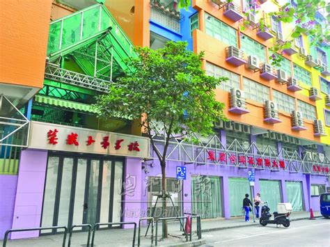 Jul 30, 2021 · 澳門元（俗稱葡幣）為澳門特區法定貨幣，市面上一般除使用澳門幣外，由於港澳兩幣於澳門均保持約103澳門幣兌100港元之兌換率 ，故港幣亦可流通；與新加坡和汶萊的貨幣相似，兩幣都可以互通（但不同的是，新汶兩國都可以互用對方的貨幣；而港澳兩幣雖. 菜農首獲A區插旗 | 澳門日報 | 今日時事 | CyberCTM澳門No.1人氣社區