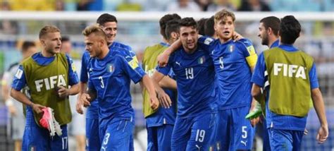 Squadre in campo con gli inni nazionali. Italia-Inghilterra diretta semifinale Mondiale Under 20 ...