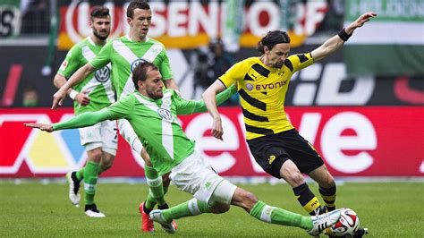 Tschammer pokal) ist ein seit 1935 ausgetragener fußball pokalwettbewerb für deutsche vereinsmannschaften. DFB-Pokal-Finale: Borussia Dortmund - VfL Wolfsburg - Sky ...