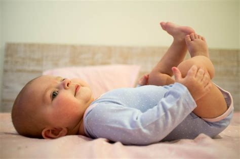 Wann genau sich babys drehen, lässt sich pauschal natürlich nicht beantworten, da kinder sich sehr unterschiedlich entwickeln. Wann in welchem Alter drehen sich Babys? + Tipps zur Hilfe