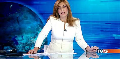 Il canale oltre ad essere disponibile in streaming, sul digitale terrestre è raggiungibile sul canale 5 e 505 , 105, 106, 107 in versione hd e sulla piattaforma tvsat. Rivoluzione epocale al Tg5, cambia il logo (anche di ...