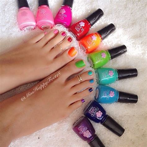 Whohas most beautiful long painted nails in world. Pin by Elnaz Kermani on Toes/Feet/Nails | Toe designs ...