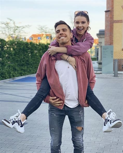 Jan bednarek is one of the respected football celebrities. Jan Bednarek Wiki 2021 - Girlfriend, Salary, Tattoo, Cars ...