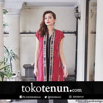 Kerajaan tabukan pada tahun 1927 di bawah kepemimpinan wak sarapil, disaat. Model Baju Tenun Artis Cantik Sandra Olga | TOKOTENUN.com