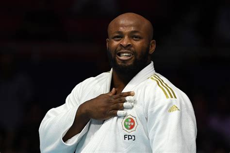 Roma manager jose mourinho was filmed celebrating as he watched his portuguese compatriot jorge fonseca win a bronze medal in the men's 100kg judo at the tokyo olympics. Judoca Jorge Fonseca sagra-se campeão do mundo em -100 kg