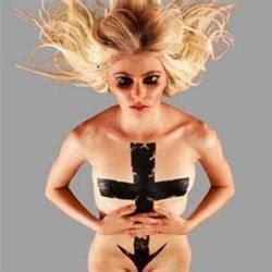 Taylor momsen was born in the year 1993 to michael and collette. Taylor Momsen Naked In Body Paint For Her New Album