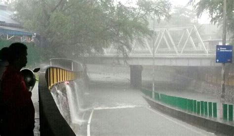 Full lrt ampang line csr zhuzhou amy ride from ampang to sentul timur. Two cars submerged in Chan Sow Lin flash floods | Coconuts KL