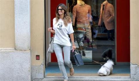 Matteo bassetti sul possibile vaccino scoperto: Alessia Ventura, a passeggio per Milano... con Shirley ...