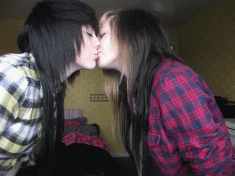 Straight guys hold hands in public and learn that homophobia is alive and well — video. Pin by Desmond on Emo Couples | Emo couples, Cute emo ...