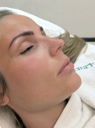 Eine dezente wimperkranzverdichtung kann ebenfalls dauerhaft gezeichnet. Home_Biene_0411_bearbeitet_EE_02