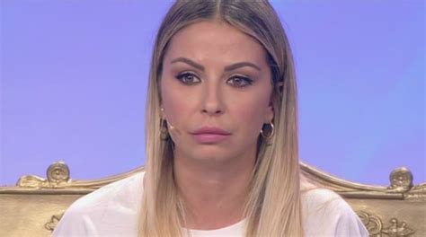 ¿ cuanto mide y cuanto peso de sabrina ghio? Uomini e Donne oggi: Sabrina Ghio addio al trono