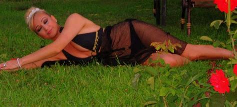 Foarte tanara sotie simona dichiseanu a renuntat la studii si l. Cantareata Simona Florescu nu mai face fata aluziilor ...