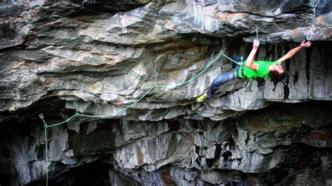 Dopo una prima esplorazione della via, in cui ondra ha provato i vari tiri, concentrandosi soprattutto sulla sezione. This Week in Climbing | 9-5-14 | Evening Sends