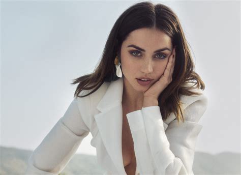 Ana de armas yönetmenliğini yaptığı ve sitemize bulunan tüm filmler aşağıda listelenmiştir. Knives Out's Ana de Armas on upcoming Bond film and her ...