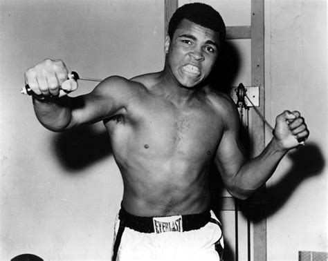 17 января 1942 — 3 июня 2016, скоттсдейл). Mohamed Ali est mort, longue vie à Mohamed Ali
