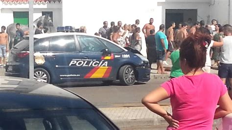 Es un entorno como pocos hay en algeciras, con una gran terraza donde tomar copas, comer y relajarse solamente. Persecución policial en el Saladillo Algeciras - YouTube