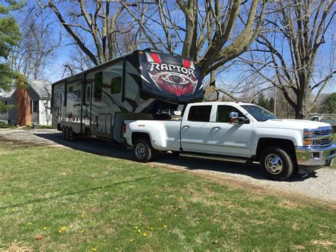 It features a 5500 onan generator, a fuel station, an outside. 2016 Used Keystone RAPTOR 425TS Toy Hauler in Ohio OH