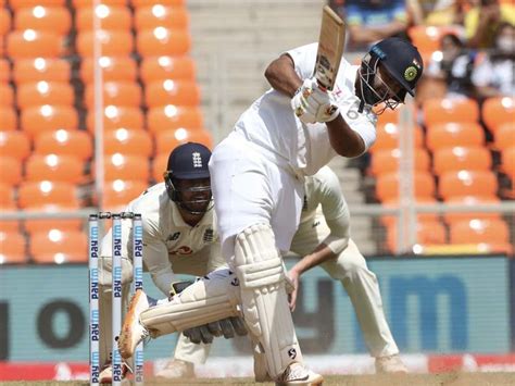 100 runs in 134 balls (14x4) (1x6). IND vs ENG, 4th Test, Day 2 Live Score: Rishabh Pant ...