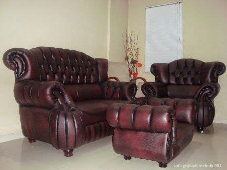 Sofa yang satu ini cocok disimpan pada ruang keluarga bernuansa retro karena desainnya yang terlihat seperti sofa. Harga Sofa Ruang Tamu Minimalis | Chair, Decor, Home decor