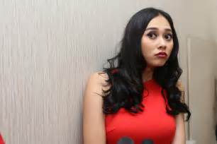 Jul 01, 2021 · di usianya yang sudah kepala 4, ari lasso menikmati kehidupan rumah tangga yang sudah berjalan lebih dari 20 tahun bersama vitta dessy.atas pernikahan mereka di tahun 1999, pasangan ini dikaruniai lima orang anak yang saat ini sudah beranjak dewasa, termasuk si sulung aura rivanya yang saat ini sudah berusia 22 tahun. Atasi Minder Dengan Jurus Jitu Ala Aura Kasih, Ini Caranya ...