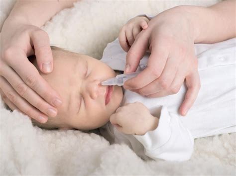 Comment réaliser les soins de visage de bébé