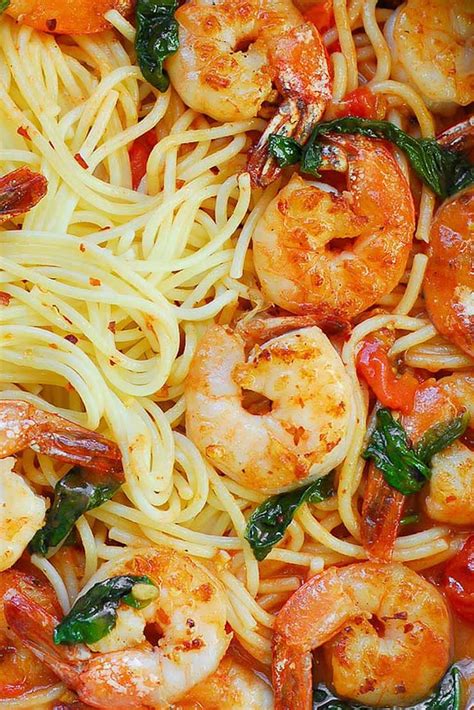 For the shrimp, cook in a swirl of olive oil, a splash of the wine and a squeeze of the other half of lemon. Shrimp,Garlic,Wine,Cream Sauce For Pasta / Lemon Garlic ...