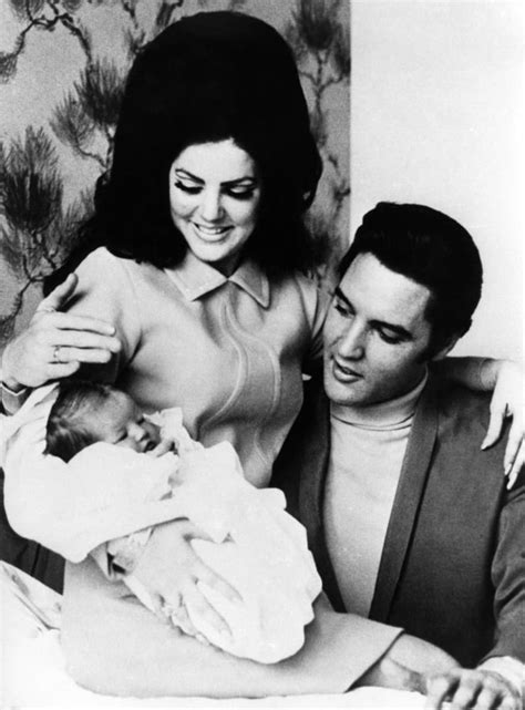 Eltern und sohn bildeten einen ungewöhnlich engen familienverbund, soziale kontakte spielten sich in erster linie im kreis der familie und der unmittelbaren nachbarschaft ab. King of Rock'n'Roll: Das sind die Nachkommen von Elvis Presley