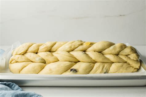 This homemade white braided bread recipe is really great! Christmas Bread Braid Plait Recipe / Braided Cinnamon ...