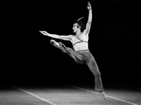 Nureyev takes off his turban, rises, turns to the mirror: MessINdanza, Nureyev in Sicilia: una mostra per inaugurare ...