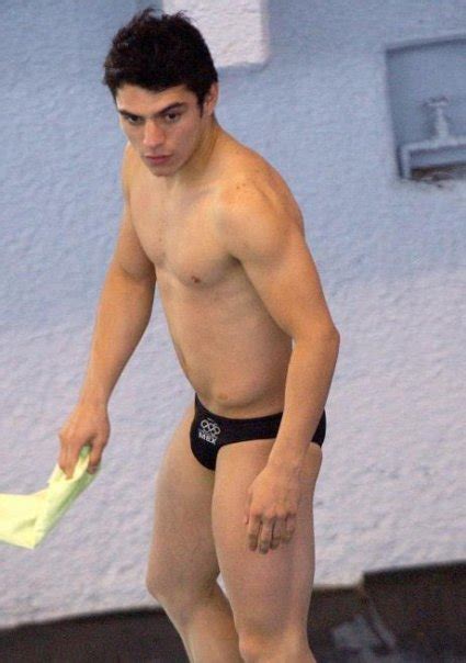 Il est également double médaillé de bronze aux. Hunks in Pictures: Mexican Diver Yahel Castillo Huerta